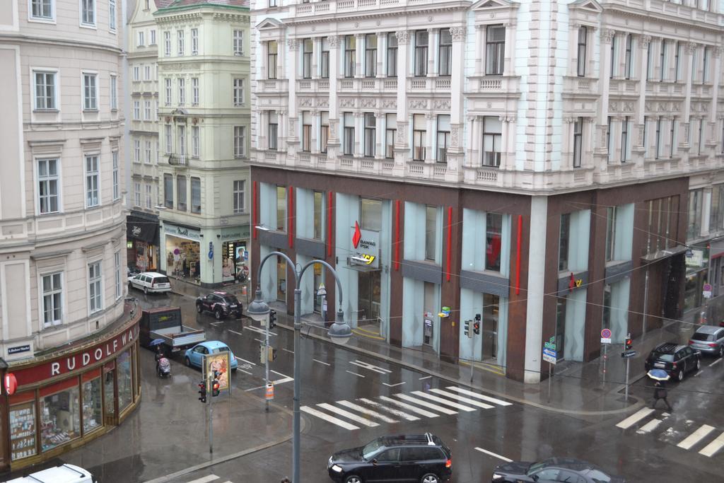 Goldfisch Apartment Hoher Markt Вена Номер фото